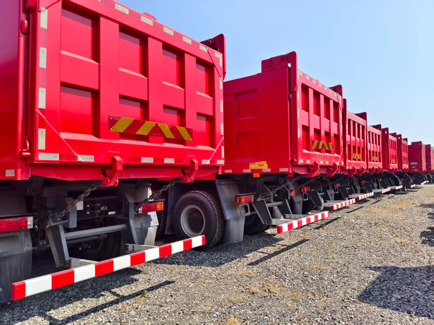 SHACMAN X5000 Dump Truck gallery view 3