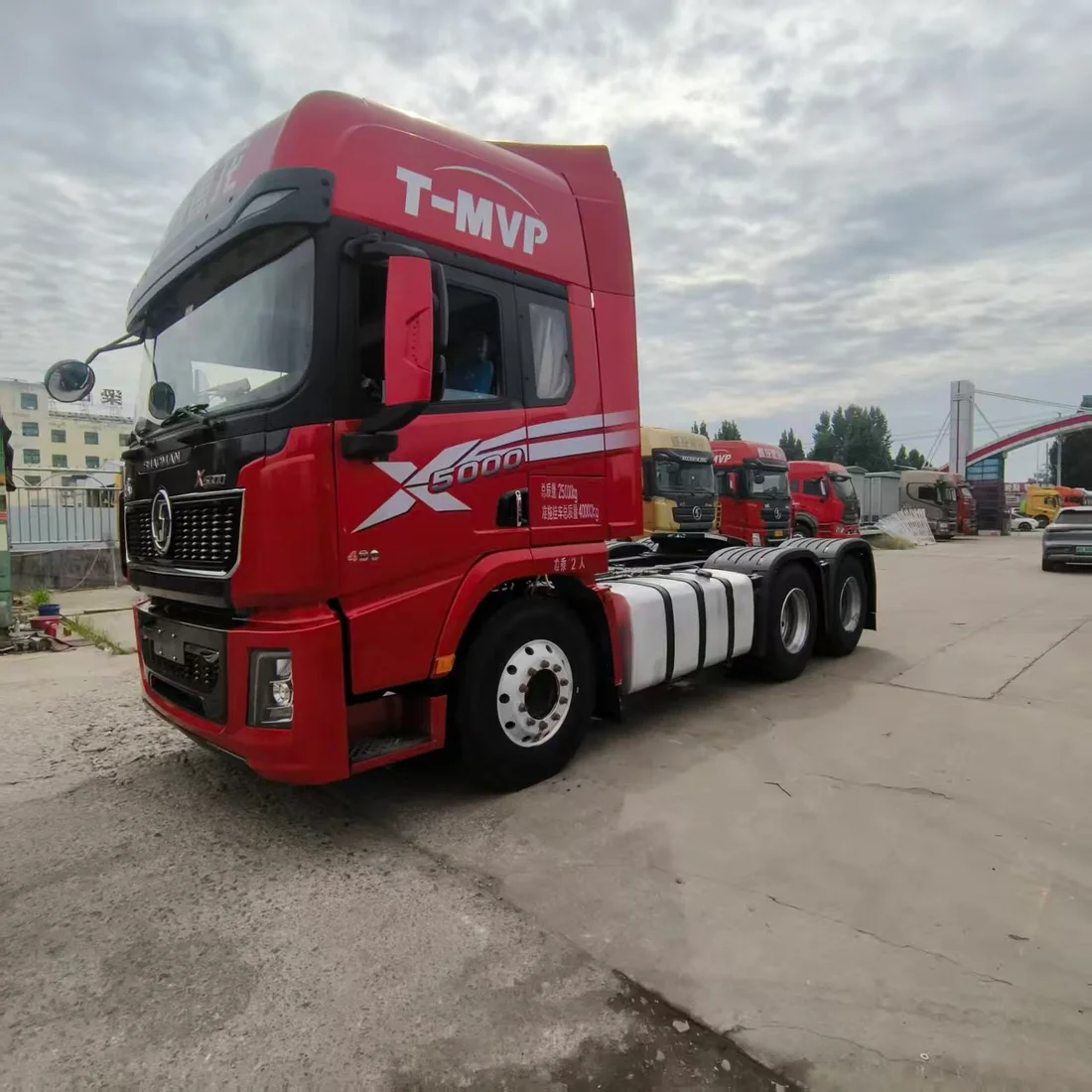 SHACMAN X5000 Tractor Truck gallery view 2